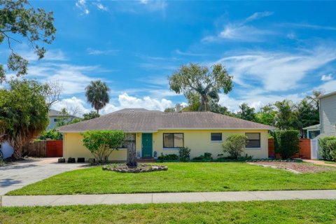 Villa ou maison à Tampa, Floride 4 chambres, 189.71 m2 № 2413432