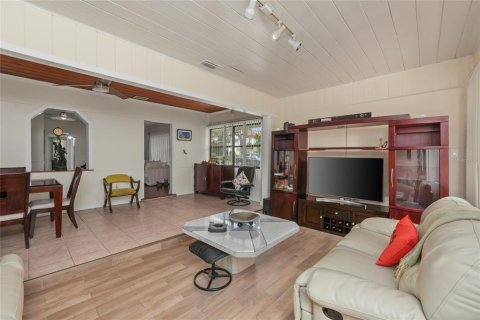 Villa ou maison à vendre à Tampa, Floride: 4 chambres, 189.71 m2 № 2413432 - photo 10