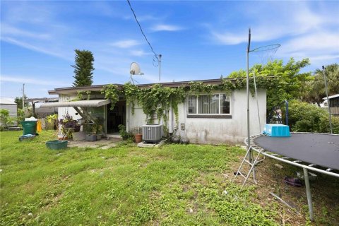 Villa ou maison à vendre à Port Charlotte, Floride: 2 chambres, 113.15 m2 № 2198045 - photo 24