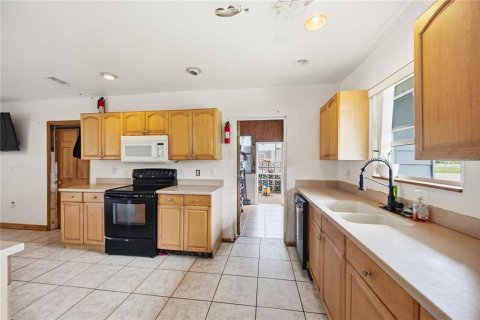 Villa ou maison à vendre à Port Charlotte, Floride: 2 chambres, 113.15 m2 № 2198045 - photo 4