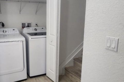 Снять в аренду квартиру в Майами, Флорида 3 спальни, 138.05м2, № 2047663 - фото 5