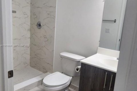 Снять в аренду квартиру в Майами, Флорида 3 спальни, 138.05м2, № 2047663 - фото 9