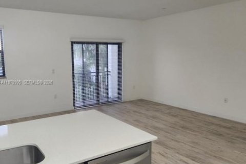 Снять в аренду квартиру в Майами, Флорида 3 спальни, 138.05м2, № 2047663 - фото 4