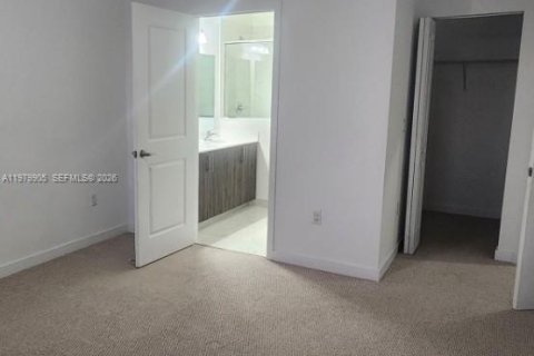 Снять в аренду квартиру в Майами, Флорида 3 спальни, 138.05м2, № 2047663 - фото 11