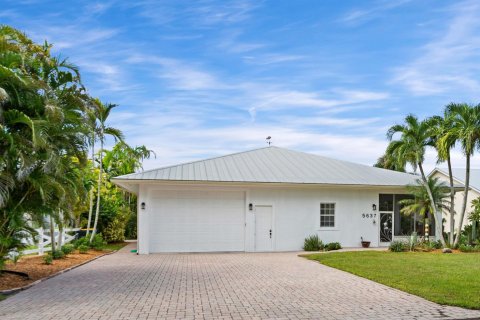 Casa en Stuart, Florida 3 dormitorios, 252.42 m2 № 2379959