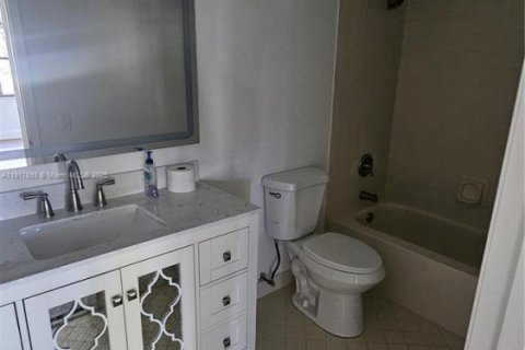Copropriété à louer à Oakland Park, Floride: 2 chambres, 116.13 m2 № 1972442 - photo 4