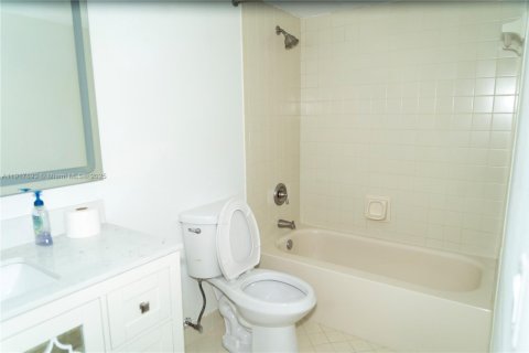 Copropriété à louer à Oakland Park, Floride: 2 chambres, 116.13 m2 № 1972442 - photo 23