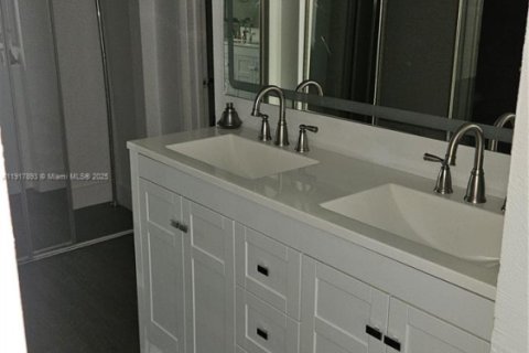 Copropriété à louer à Oakland Park, Floride: 2 chambres, 116.13 m2 № 1972442 - photo 13