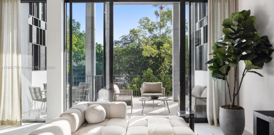 Townhouse in Miami, Florida 3 bedrooms, 268.02 sq.m. № 1954035