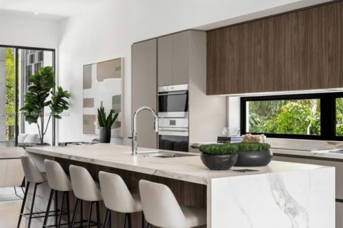 Townhouse in Miami, Florida 3 bedrooms, 268.02 sq.m. № 1954035 - photo 10