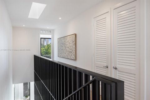 Townhouse in Miami, Florida 3 bedrooms, 268.02 sq.m. № 1954035 - photo 19