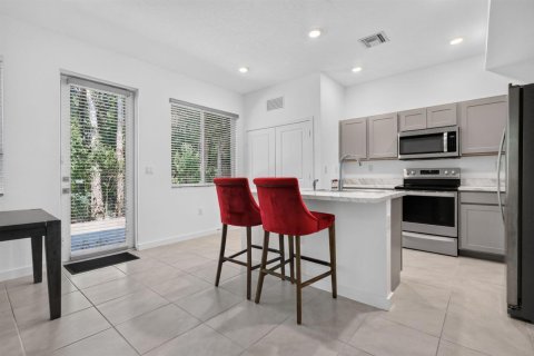 Townhouse in Miami Gardens, Florida 4 bedrooms, 148.36 sq.m. № 2385479 - photo 9