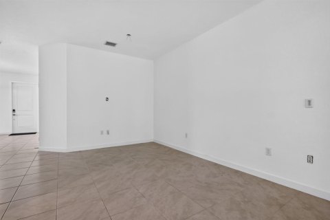 Townhouse in Miami Gardens, Florida 4 bedrooms, 148.36 sq.m. № 2385479 - photo 8