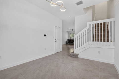 Townhouse in Miami Gardens, Florida 4 bedrooms, 148.36 sq.m. № 2385479 - photo 4