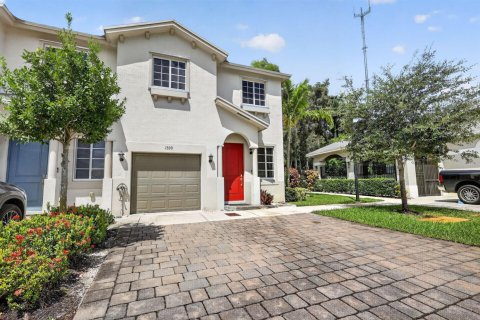 Townhouse in Miami Gardens, Florida 4 bedrooms, 148.36 sq.m. № 2385479 - photo 2