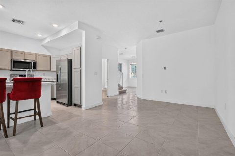 Townhouse in Miami Gardens, Florida 4 bedrooms, 148.36 sq.m. № 2385479 - photo 7