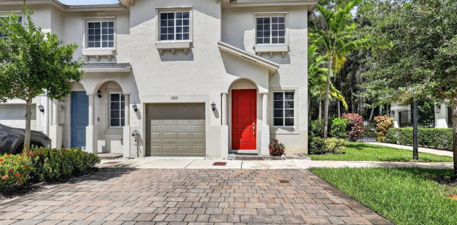 Townhouse in Miami Gardens, Florida 4 bedrooms, 148.36 sq.m. № 2385479