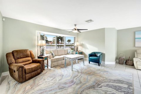 Casa en venta en Cape Coral, Florida, 4 dormitorios, 170.66 m2 № 2214719 - foto 11