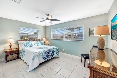 Casa en venta en Cape Coral, Florida, 4 dormitorios, 170.66 m2 № 2214719 - foto 22