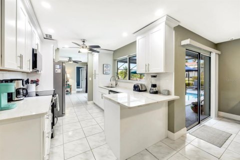 Casa en venta en Cape Coral, Florida, 4 dormitorios, 170.66 m2 № 2214719 - foto 13