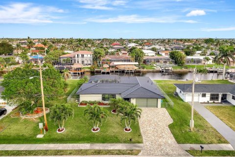 Casa en venta en Cape Coral, Florida, 4 dormitorios, 170.66 m2 № 2214719 - foto 7