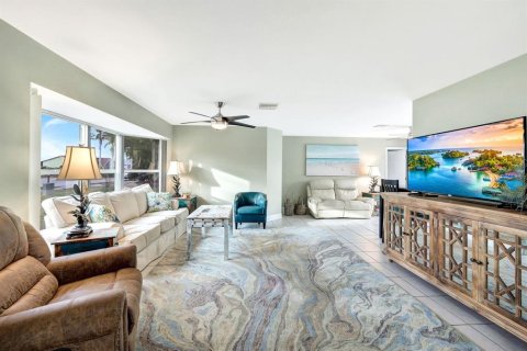 Casa en venta en Cape Coral, Florida, 4 dormitorios, 170.66 m2 № 2214719 - foto 4