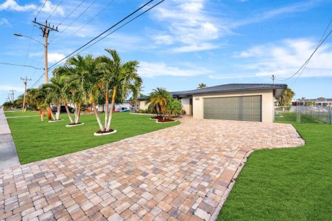 Casa en venta en Cape Coral, Florida, 4 dormitorios, 170.66 m2 № 2214719 - foto 8