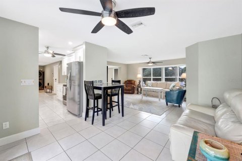 Casa en venta en Cape Coral, Florida, 4 dormitorios, 170.66 m2 № 2214719 - foto 16