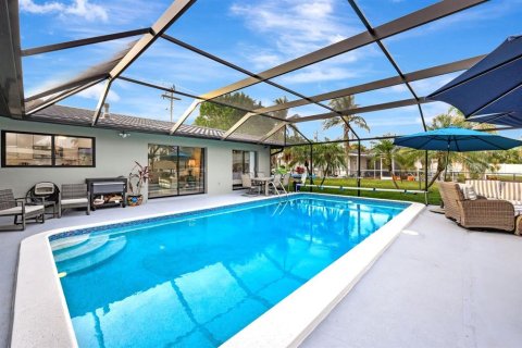 House in Cape Coral, Florida 4 bedrooms, 170.66 sq.m. № 2214719