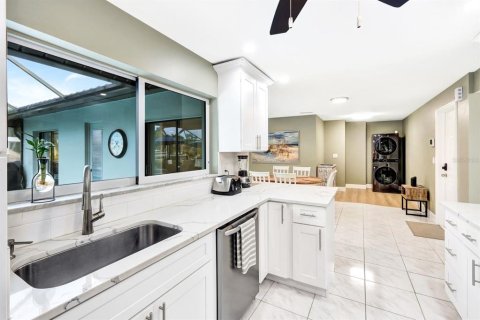 Casa en venta en Cape Coral, Florida, 4 dormitorios, 170.66 m2 № 2214719 - foto 15