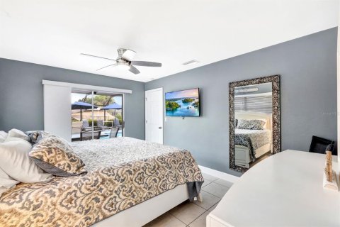 Casa en venta en Cape Coral, Florida, 4 dormitorios, 170.66 m2 № 2214719 - foto 18