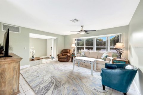 Casa en venta en Cape Coral, Florida, 4 dormitorios, 170.66 m2 № 2214719 - foto 10