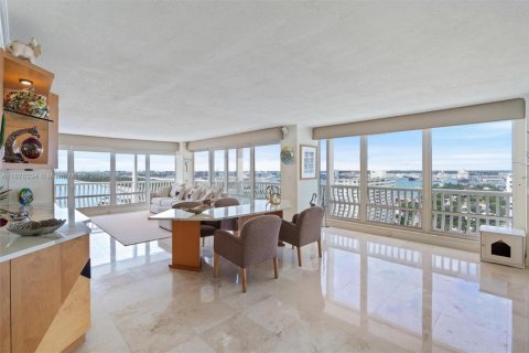 Condo in Fort Lauderdale, Florida, 2 bedrooms  № 1932405 - photo 5