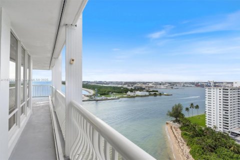 Condo in Fort Lauderdale, Florida, 2 bedrooms  № 1932405 - photo 18