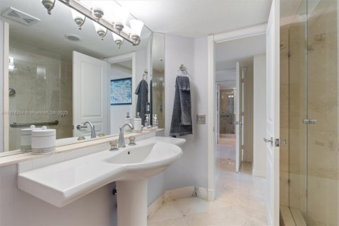 Condo in Fort Lauderdale, Florida, 2 bedrooms  № 1932405 - photo 23