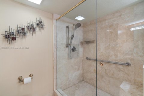 Condo in Fort Lauderdale, Florida, 2 bedrooms  № 1932405 - photo 28