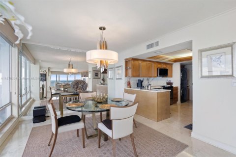 Condo in Fort Lauderdale, Florida, 2 bedrooms  № 1932405 - photo 11
