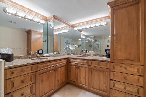 Condo in Fort Lauderdale, Florida, 2 bedrooms  № 1932405 - photo 27
