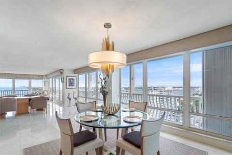 Condo in Fort Lauderdale, Florida, 2 bedrooms  № 1932405 - photo 10