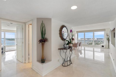 Condo in Fort Lauderdale, Florida, 2 bedrooms  № 1932405 - photo 19