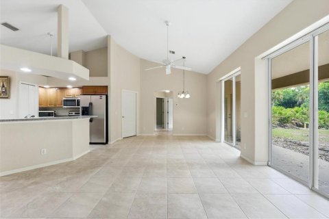 Villa ou maison à vendre à North Port, Floride: 3 chambres, 145.39 m2 № 2133985 - photo 15