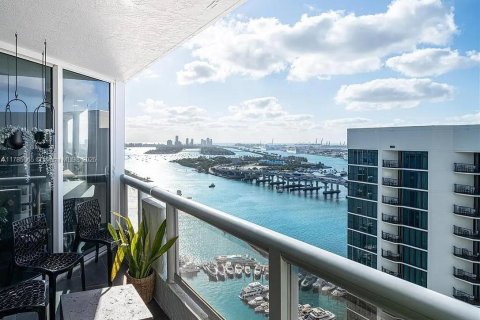 Condominio en alquiler en Miami, Florida, 3 dormitorios, 274.8 m2 № 1638461 - foto 15