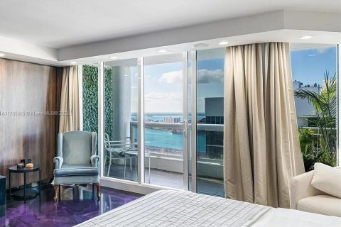 Condominio en alquiler en Miami, Florida, 3 dormitorios, 274.8 m2 № 1638461 - foto 10