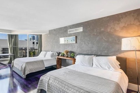 Condominio en alquiler en Miami, Florida, 3 dormitorios, 274.8 m2 № 1638461 - foto 17