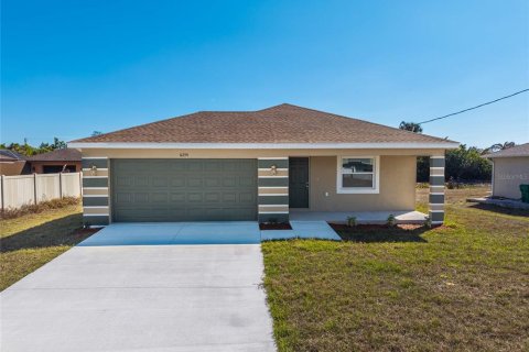 House in Englewood, Florida 3 bedrooms, 144.18 sq.m. № 2218048