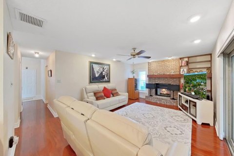 House in Brandon, Florida 4 bedrooms, 207.64 sq.m. № 2199972 - photo 4