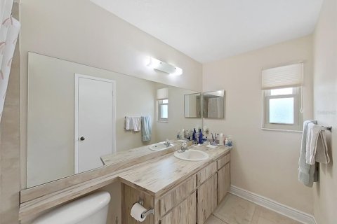House in Brandon, Florida 4 bedrooms, 207.64 sq.m. № 2199972 - photo 20