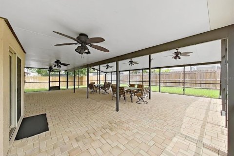 House in Brandon, Florida 4 bedrooms, 207.64 sq.m. № 2199972 - photo 24