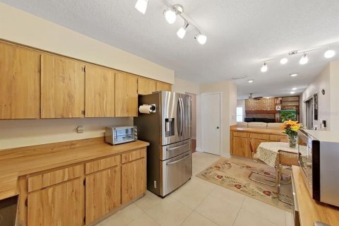 House in Brandon, Florida 4 bedrooms, 207.64 sq.m. № 2199972 - photo 11