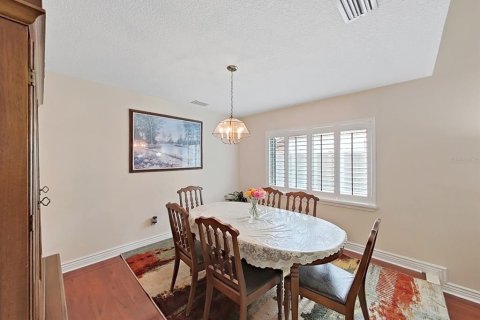 House in Brandon, Florida 4 bedrooms, 207.64 sq.m. № 2199972 - photo 8